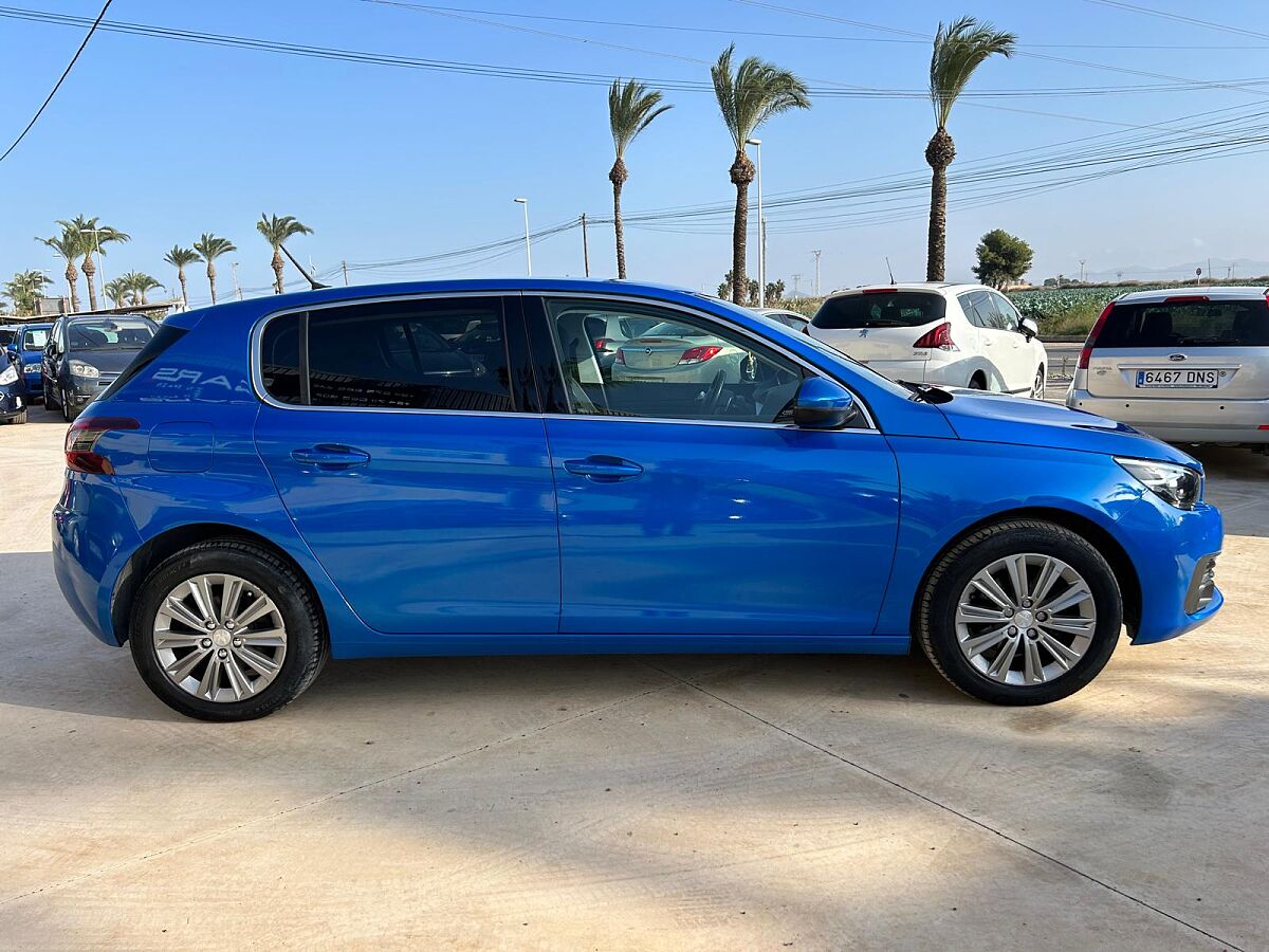 PEUGEOT 308 ALLURE 1.2 PURETECH AUTO SPANISH LHD IN SPAIN 31000 MILES SUPER 2020